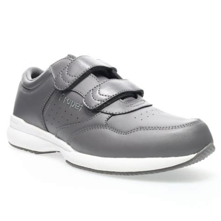Are Velcro shoes in Style 2020?