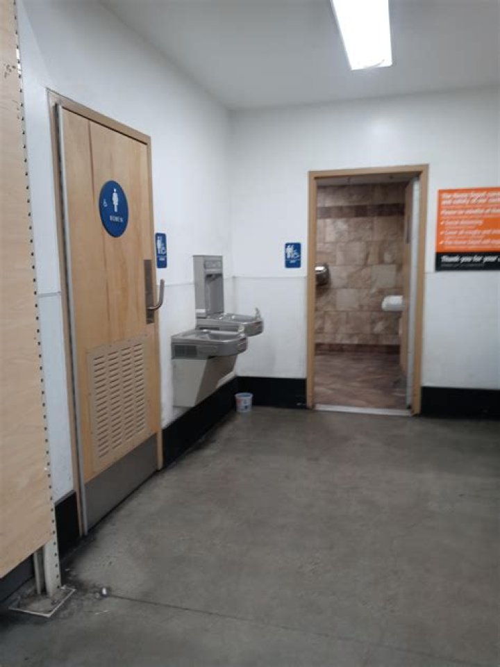Does Menards have restrooms?