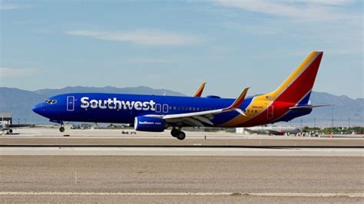 Does Southwest fly into Daytona Beach FL?