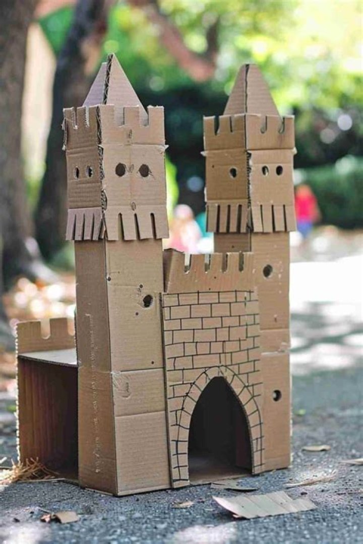 How do you make a stable out of cardboard?