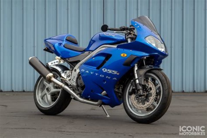How fast is a Triumph Daytona 955i?