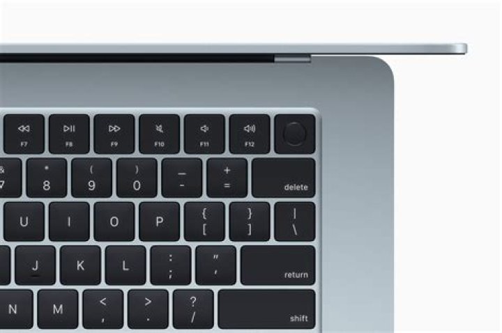 How long does a MacBook Air 11 battery last?