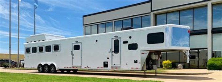 How long is a 3-horse trailer with living quarters?