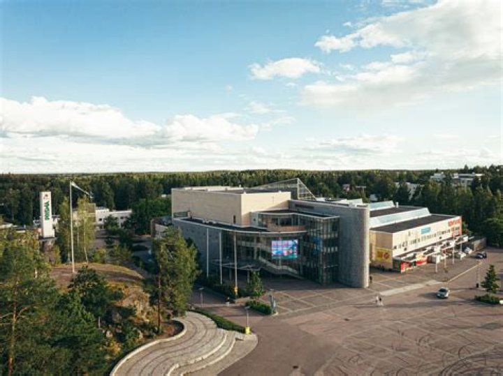 Kuka on kirjastomme?