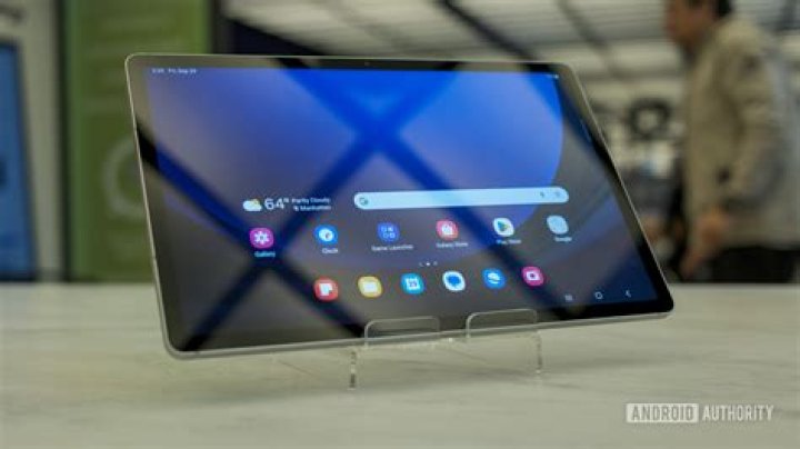 What accessories does Samsung Galaxy Tab have?