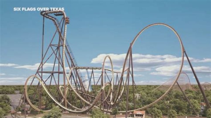 What are the Six Flags Over Texas hours?