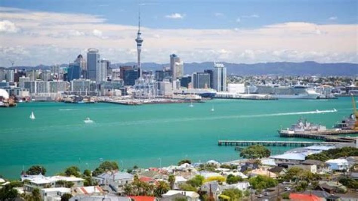 What country owns the Auckland Islands?