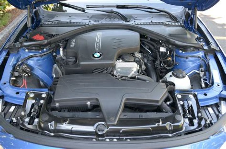What engine is in a BMW 328i M Sport?