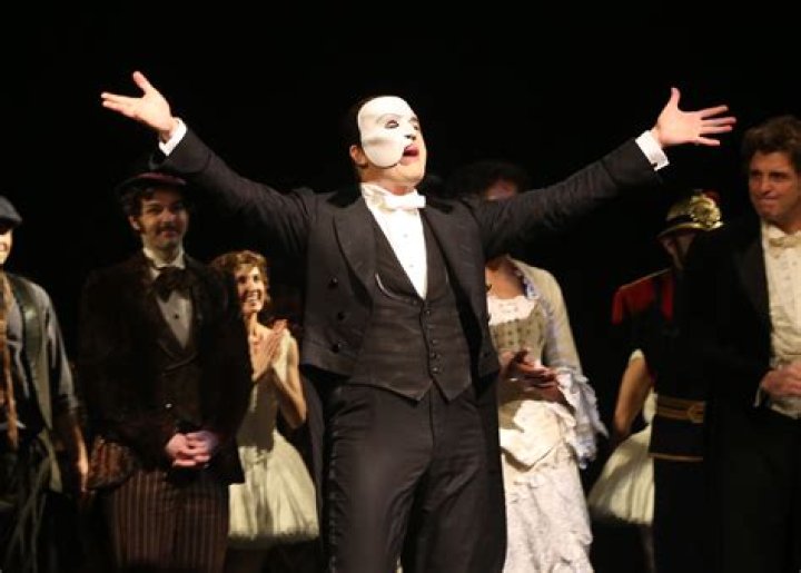 What is the theme of opera seria?