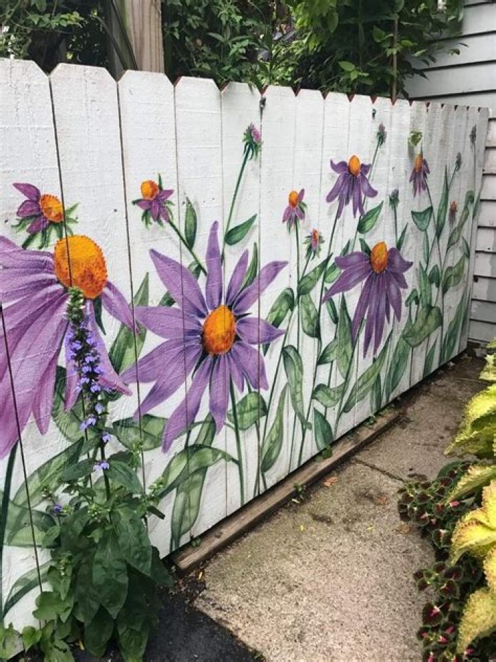 What kind of paint do you use on a white fence?